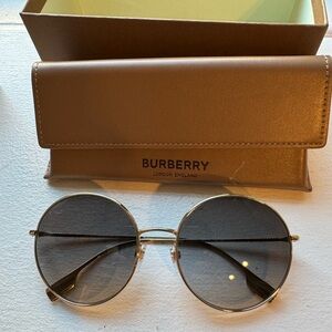 BURBERRY PIPPA SUNGLASSES *NEW BOX AND AUTHENTICATION CARD INCLUDED*